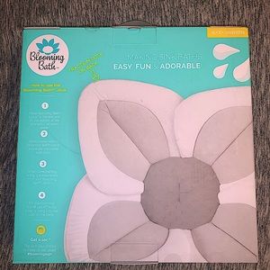 Blooming lotus baby bath flower 🌸 BRAND NEW! Never used!